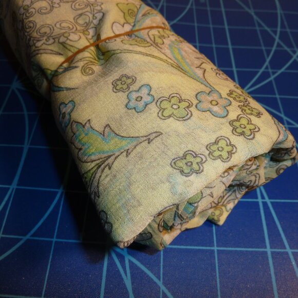 Modernized cashmere fabric with blue, green, and white flowers - Picture 2 of 3